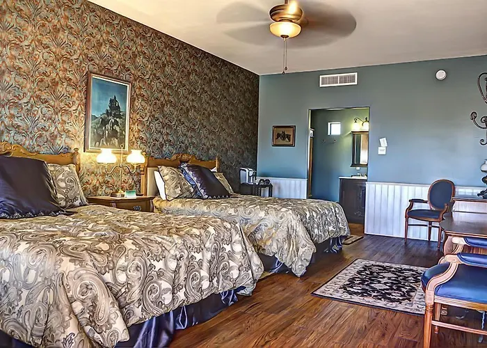 Monument Guest Ranch 4*