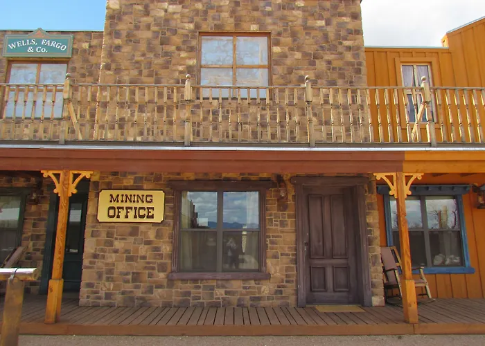 Monument Guest Ranch 4*
