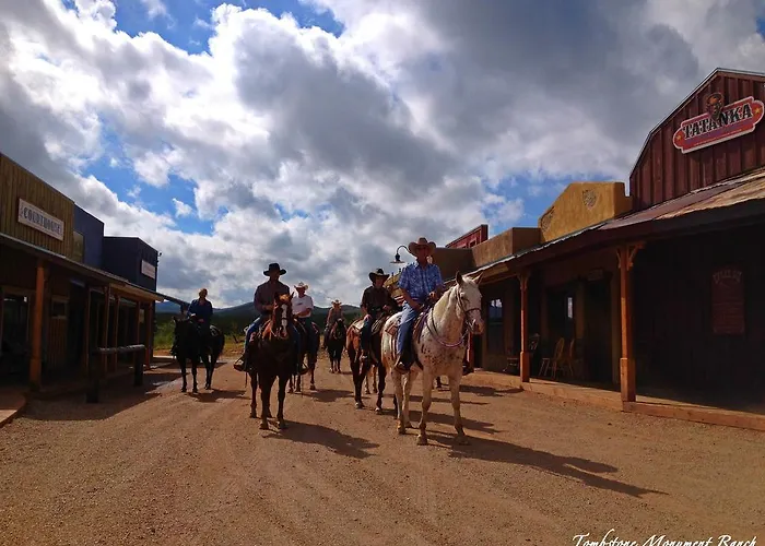 Monument Guest Ranch 4*