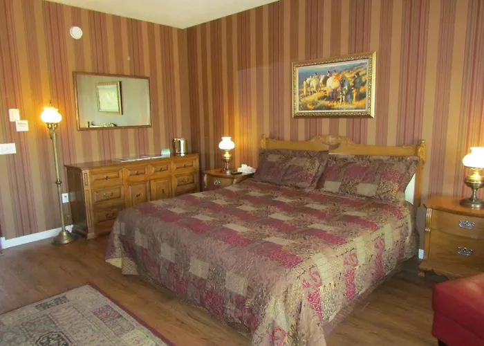 Monument Guest Ranch Resort 4*